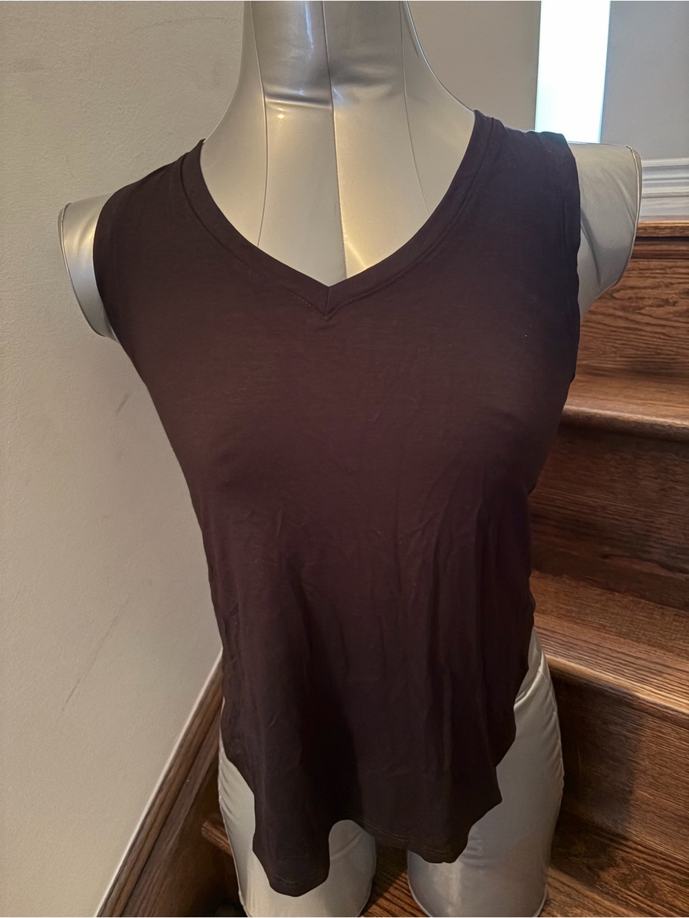 Sleeveless V-Neck Tank Top - Black